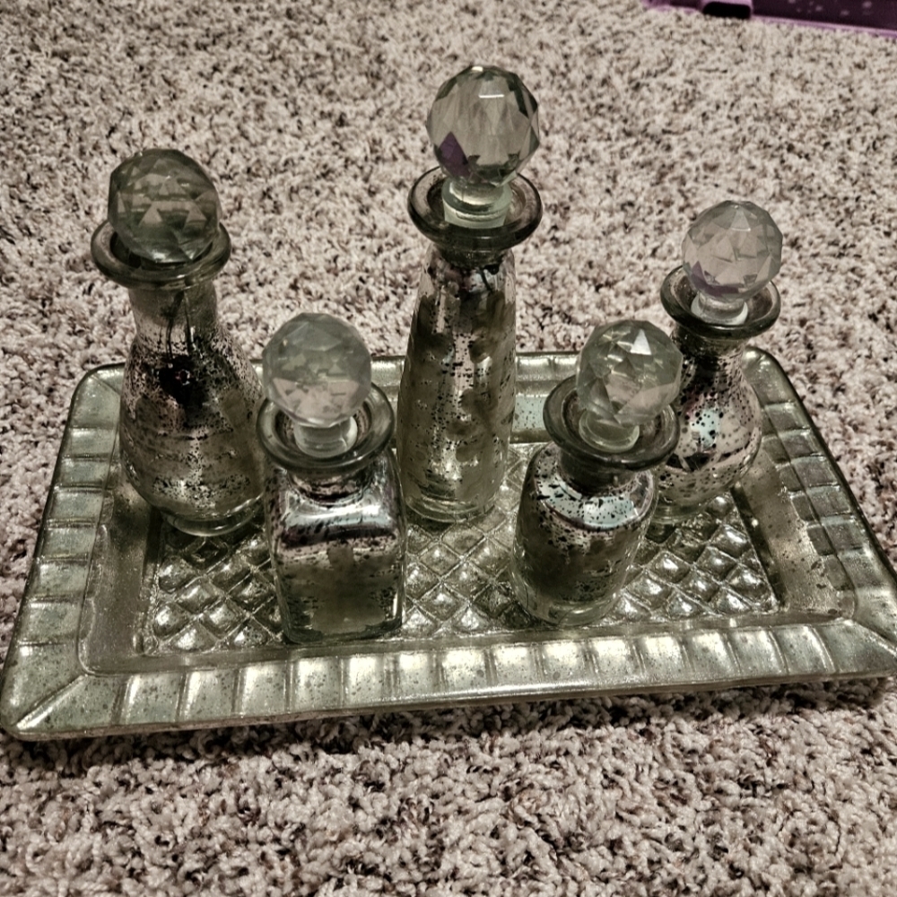Tabletop Bottles & Tray Household Accent